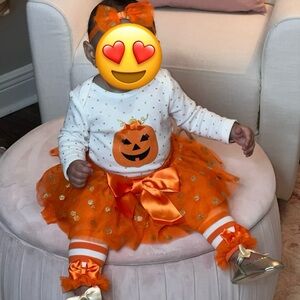 Baby Essentials, Pumpkin costume